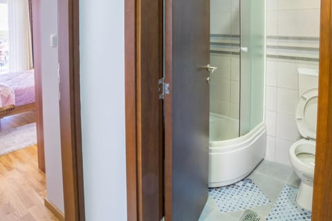 Toilet, Photo of the whole room