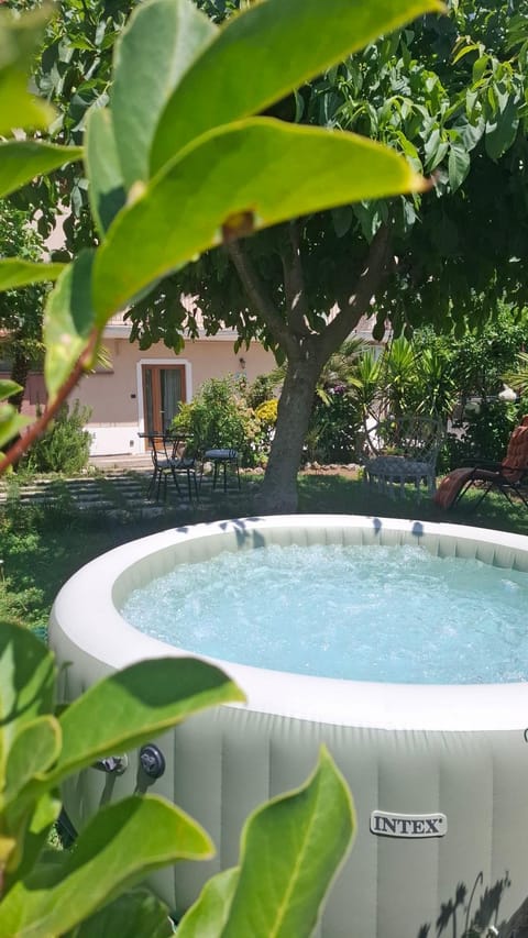 Day, Natural landscape, Garden, Hot Tub, Hot Tub