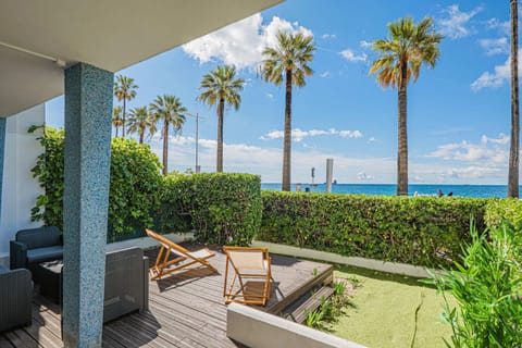 Patio, Day, Natural landscape, Garden, Balcony/Terrace, Beach, Garden view, Sea view, sunbed