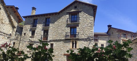 Property building, Facade/entrance, City view, Mountain view, Street view, Area and facilities, Area and facilities