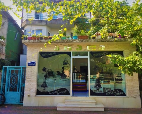 Property building, Restaurant/places to eat, Facade/entrance, Logo/Certificate/Sign, Breakfast