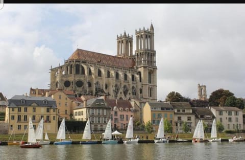 Verdun Apartment in Île-de-France