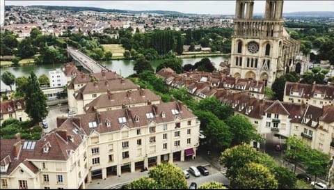 Verdun Apartment in Île-de-France