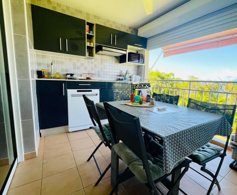 Appartement vue mer, piscine, dans quartier prisé de Gosier Apartment in Le Gosier