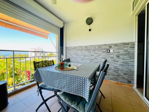 Appartement vue mer, piscine, dans quartier prisé de Gosier Apartment in Le Gosier