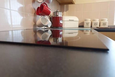 Coffee/tea facilities, Kitchen or kitchenette
