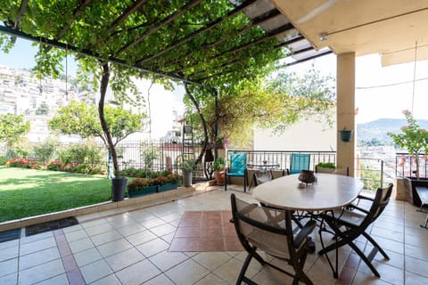 Garden, Breakfast
