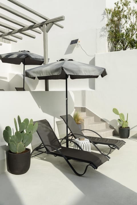 Property building, Patio, Day, sunbed