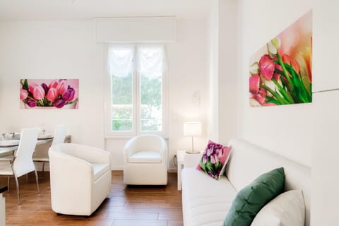 Living room, Decorative detail, Seating area