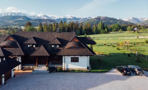 Property building, Neighbourhood, Bird's eye view, Garden view, Mountain view