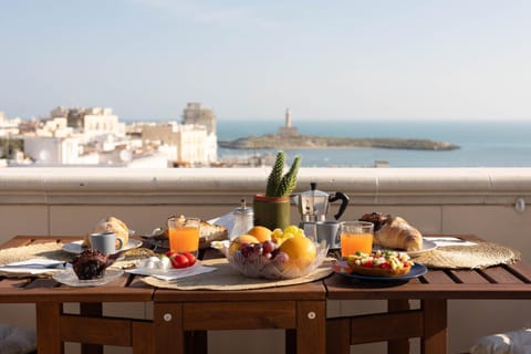 Balcony/Terrace, Sea view, Breakfast, Continental breakfast