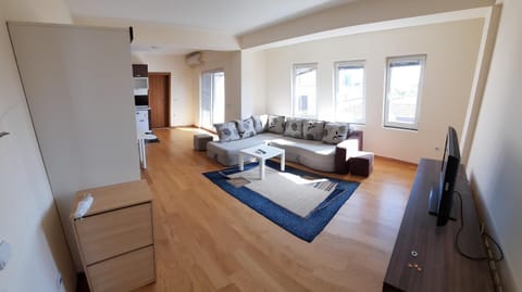 Living room, Photo of the whole room, Dining area