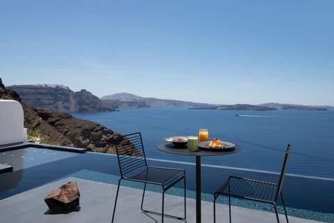 View (from property/room), Balcony/Terrace, Landmark view, Sea view, Swimming pool, Breakfast