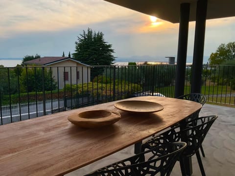 View (from property/room), Balcony/Terrace, Lake view, Sunset