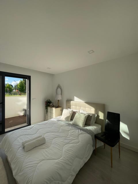 Quarto Privado em Alojamento Local perto do Rio Vez em Arcos de Valdevez Vacation rental in Viana do Castelo District, Portugal