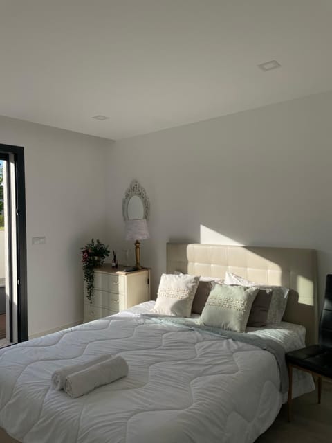 Quarto Privado em Alojamento Local perto do Rio Vez em Arcos de Valdevez Vacation rental in Viana do Castelo District, Portugal