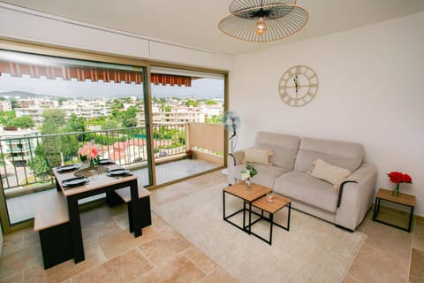 Patio, View (from property/room), Balcony/Terrace, Living room, Seating area, Dining area
