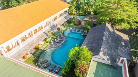 Property building, Bird's eye view, Garden, Pool view, Swimming pool, sunbed