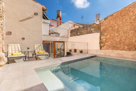 Patio, Pool view, Swimming pool, sunbed