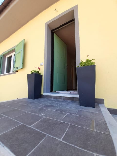 Patio, Facade/entrance