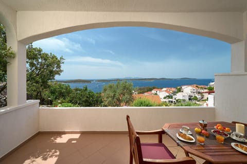 Day, Natural landscape, View (from property/room), Balcony/Terrace, Seating area, Sea view
