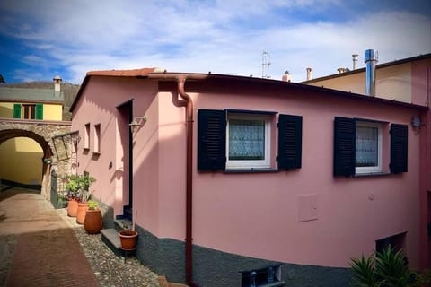 Casa Sara, Levanto, in collina ad un passo dal mare! House in Levanto