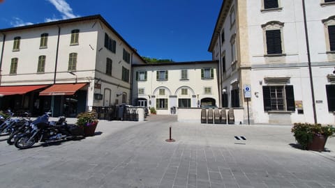 Property building, Street view