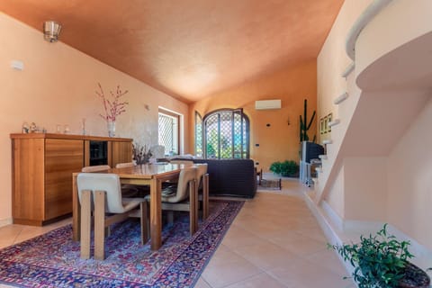 Living room, Seating area, air conditioner