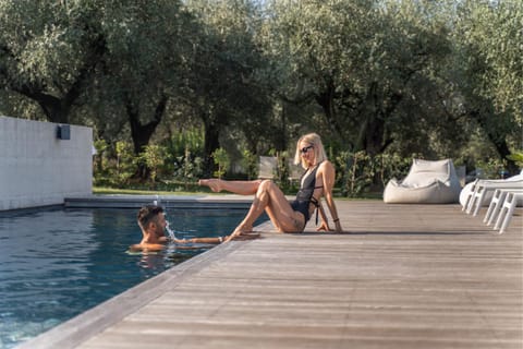 People, Natural landscape, Garden, Pool view, Swimming pool, sunbed