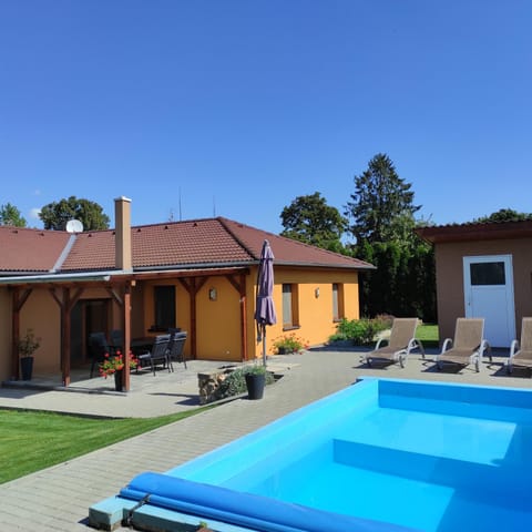 Property building, Swimming pool, Swimming pool