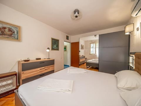 Bed, Bedroom, wardrobe