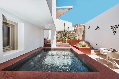 Patio, Day, Garden, Hot Tub, Seating area, sunbed