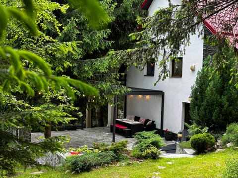 Property building, Natural landscape, Garden