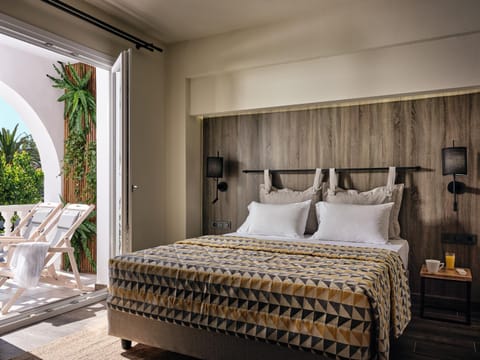 Bed, Balcony/Terrace, Photo of the whole room, Bedroom