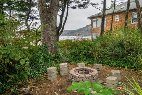 Agate Beach Oceanfront Lodge House in Newport