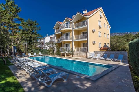 Facade/entrance, Swimming pool