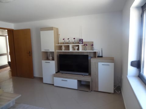 Communal lounge/ TV room, TV and multimedia