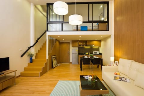 Communal lounge/ TV room, TV and multimedia, Kitchen or kitchenette, Living room, Seating area, Bedroom
