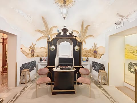 Lobby or reception, Decorative detail