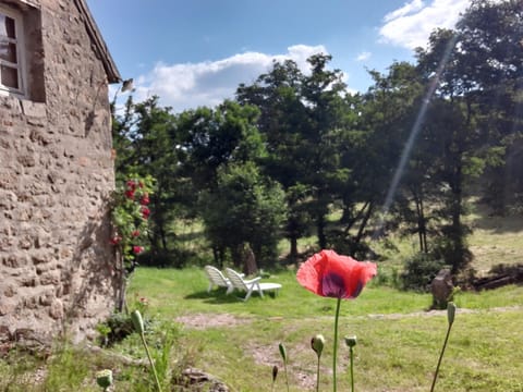 Superbe Moulin au bord d'une riviere, au calme, avec piano House in Auvergne-Rhône-Alpes