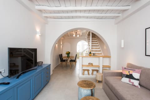 Living room, Seating area, Dining area
