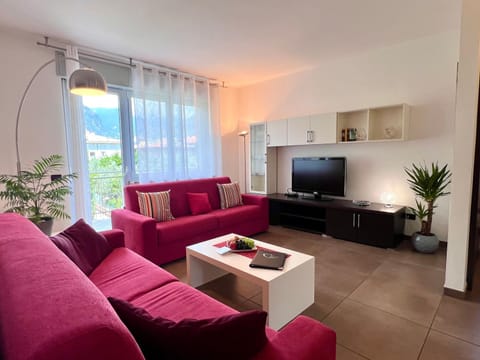 TV and multimedia, Living room, Evening entertainment