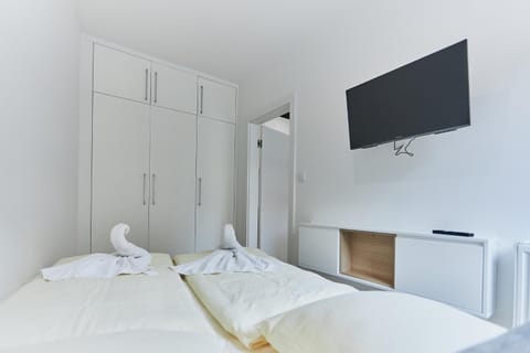 Bed, Bedroom, wardrobe