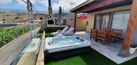 Massage, Sauna, Solarium, Spa and wellness centre/facilities