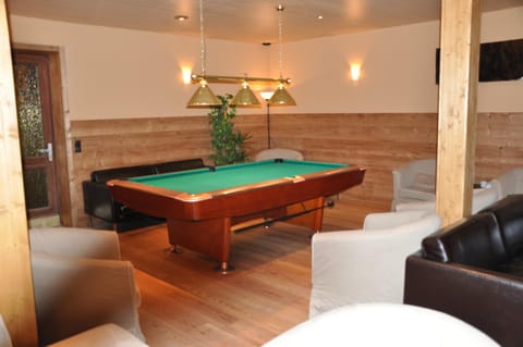 Communal lounge/ TV room, Billiard, Lounge or bar
