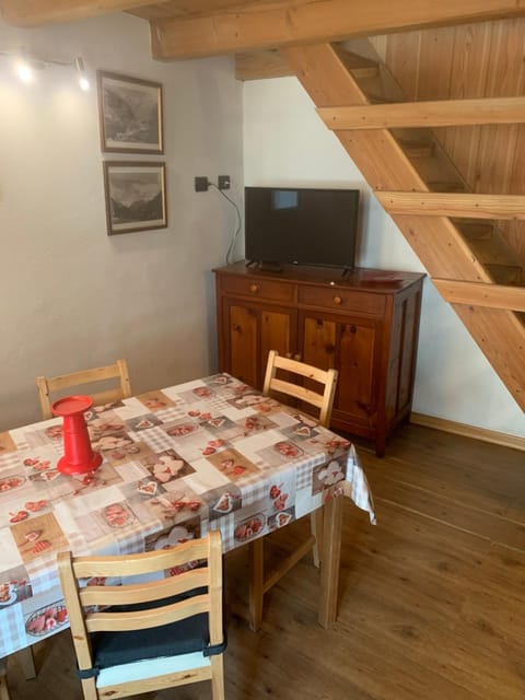 TV and multimedia, Living room, Dining area