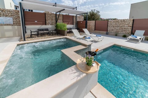 Patio, Balcony/Terrace, Swimming pool