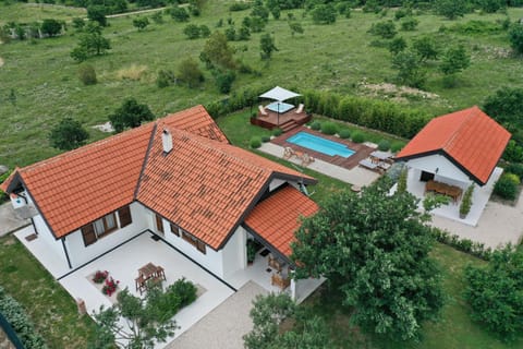Day, Natural landscape, Bird's eye view, Garden, Garden view, Swimming pool, sunbed