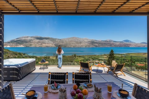 Mountain view, Sea view