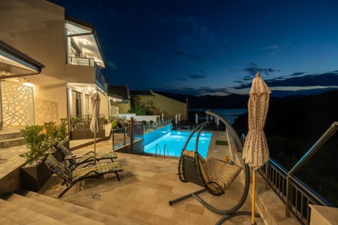 Patio, Night, Natural landscape, Garden, View (from property/room), Balcony/Terrace, Garden view, Pool view, Swimming pool, sunbed